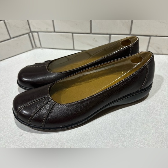 Clarks Women's Brown Leather Slip On Flats Round Toe Shoes Size 9M Style-84697 - Picture 8 of 11
